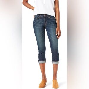 Signature by Levi Strauss mid-rise capris